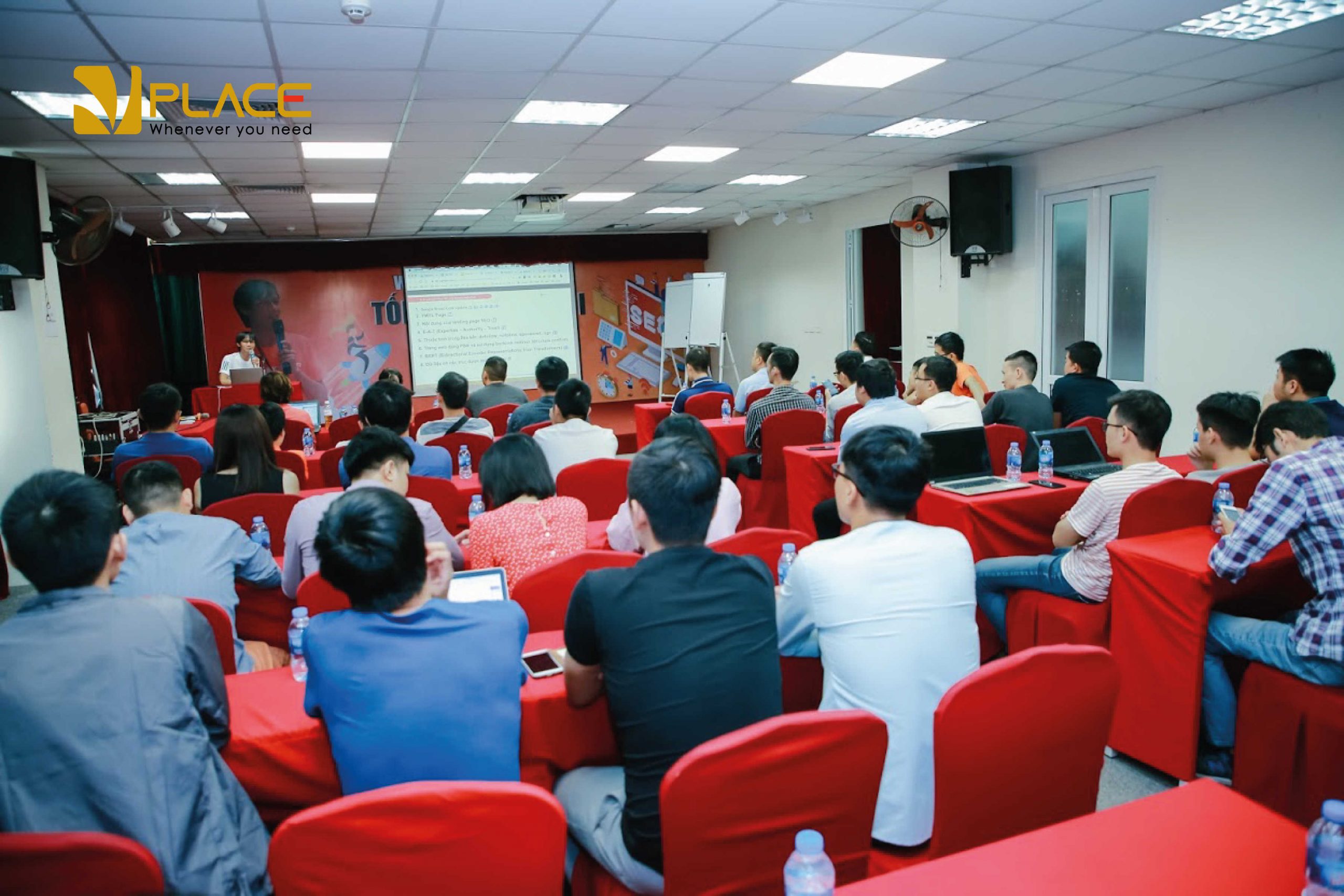 diễn giả chuyên nghiệp